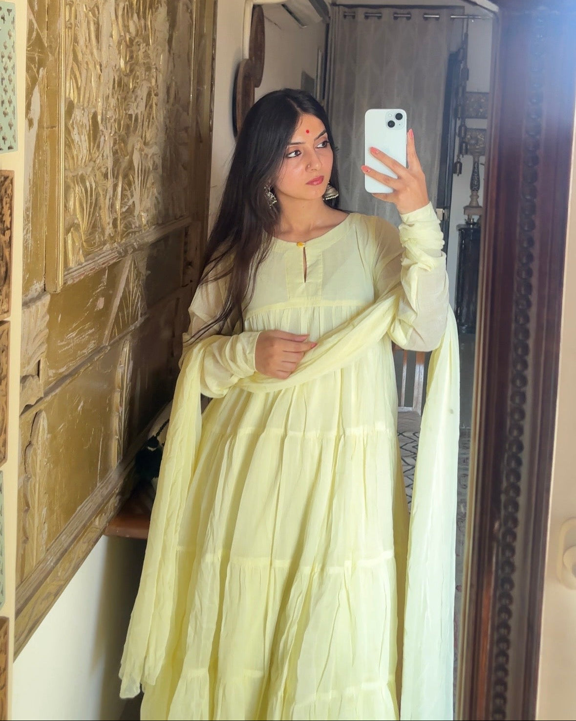 Tyred Shwet Anarkali