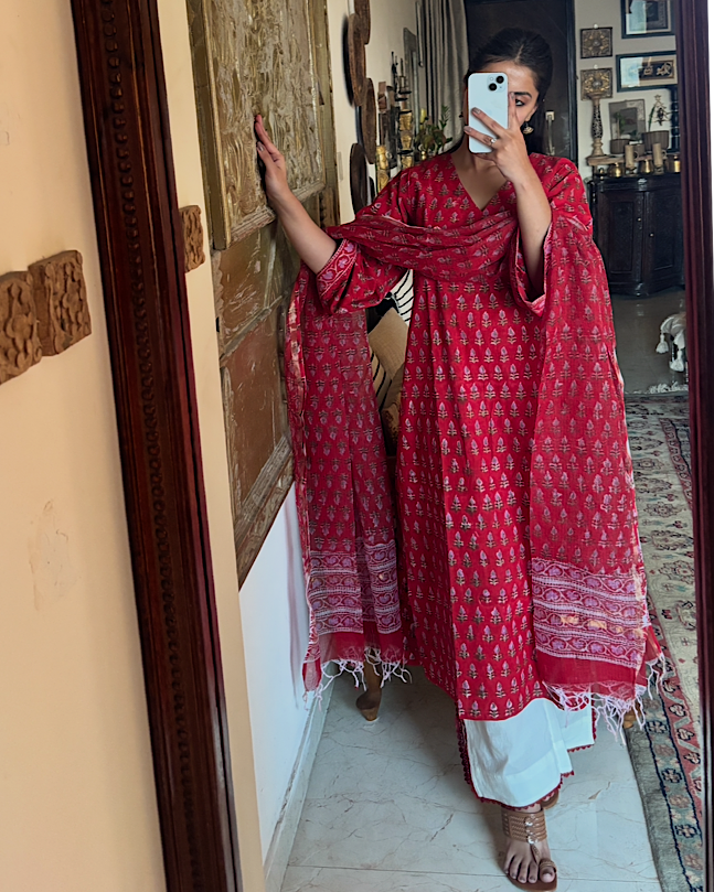 Laal Gulab Kameez Set
