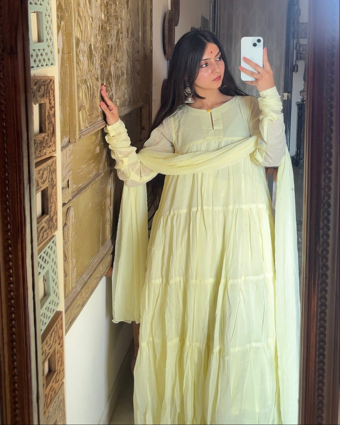 Tyred Shwet Anarkali