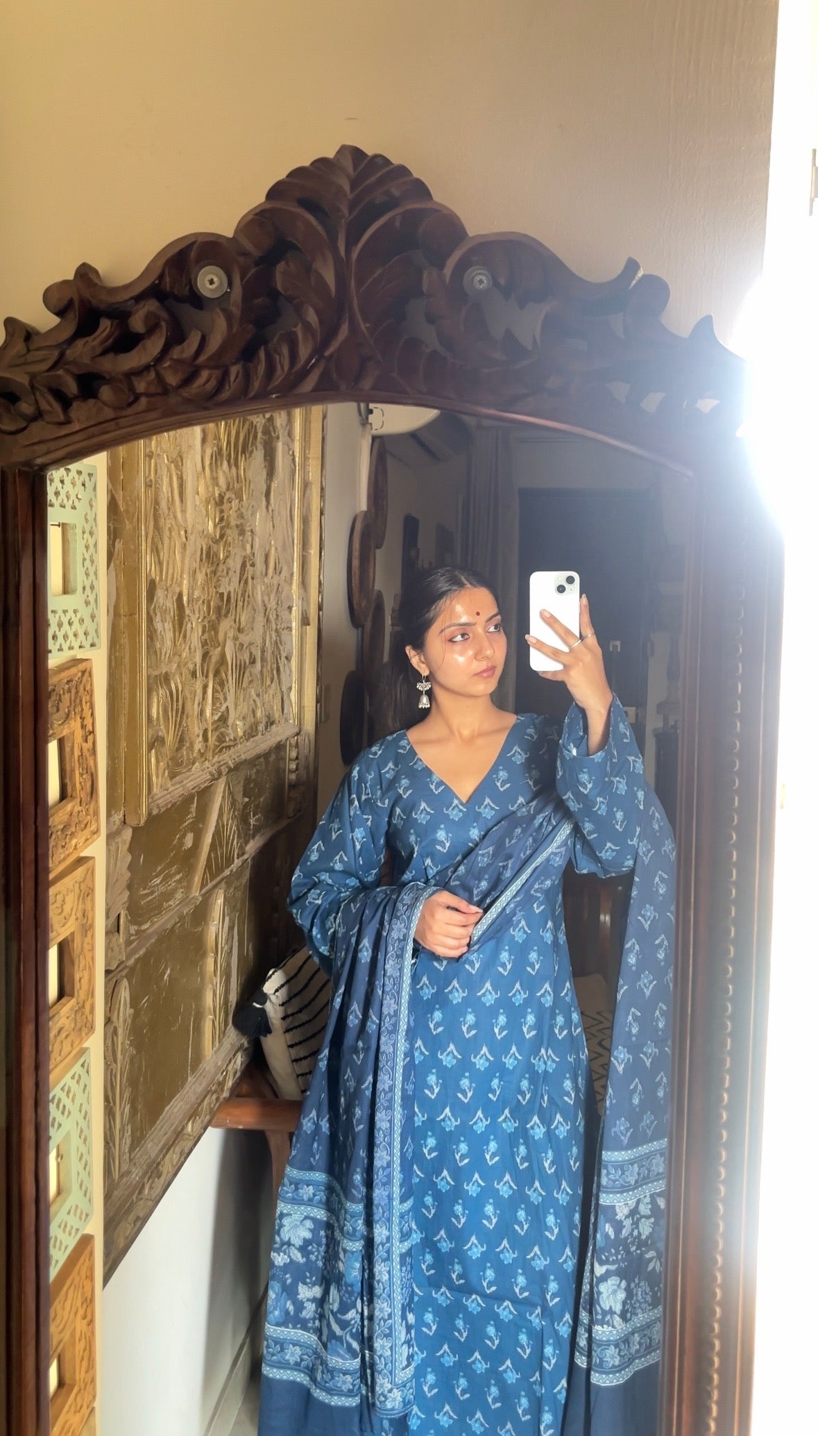 Neela gul mohar