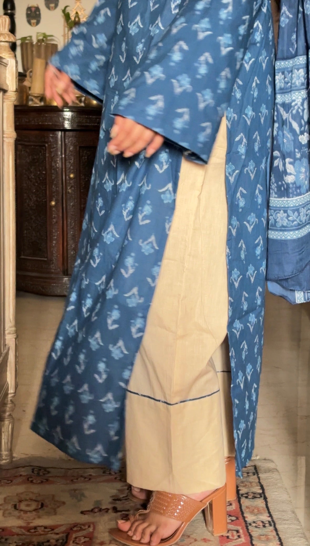 Neela gul mohar